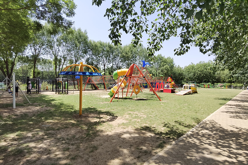 北京南宫体育公园无动力儿童游乐园